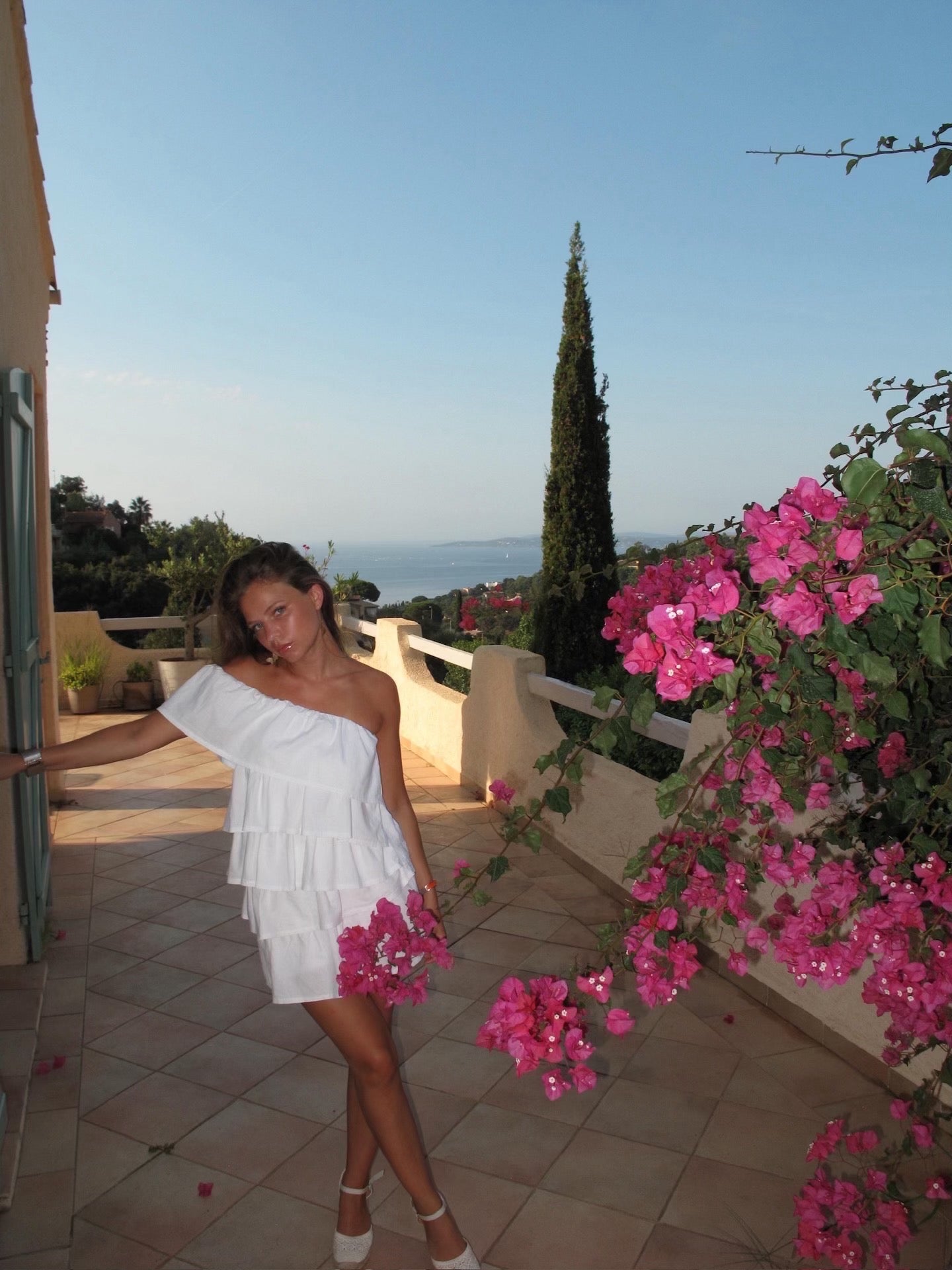 Ruffle dress in white