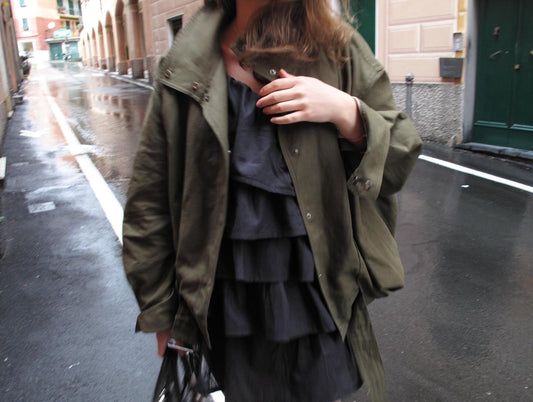 Ruffle dress in black