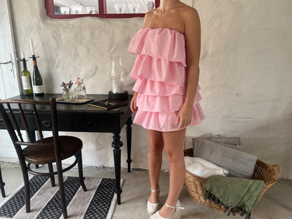 Ruffle dress in pink